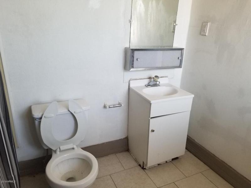 1165 10th Apt 4 bathroom