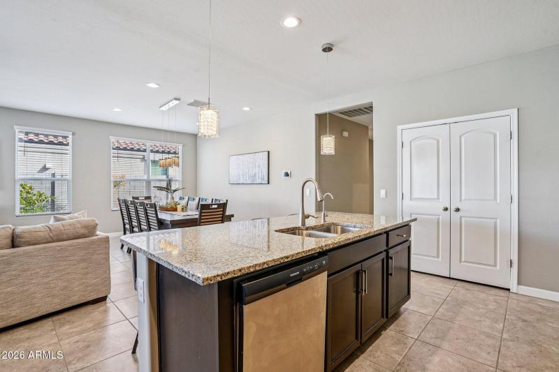 15-web-or-mls-W Nina St-S3001-013