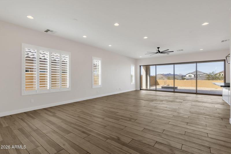 29-web-or-mls-5924-e-redmont-dr