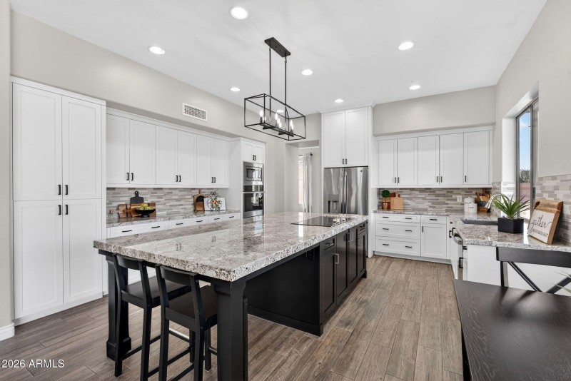 018_27-web-or-mls-24-_e_butherus_dr_742