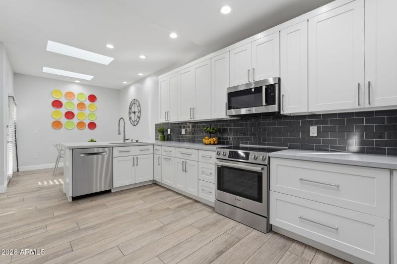 Stunning kitchen with BOSCH appliances!