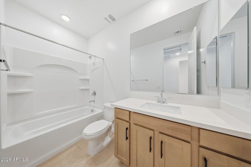 PHX_Landmarke_Lot 1063_Cobalt_705_bath3