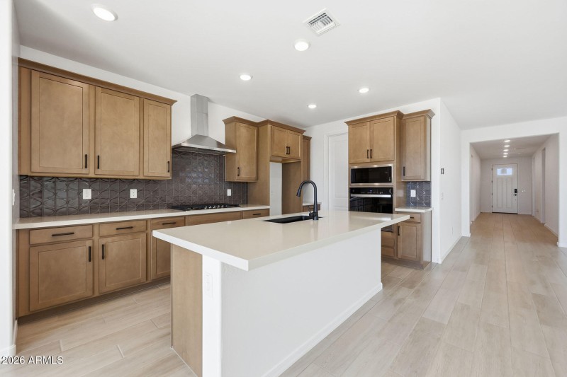 PHX_Landmarke_Lot 1063_Cobalt_705_kitche