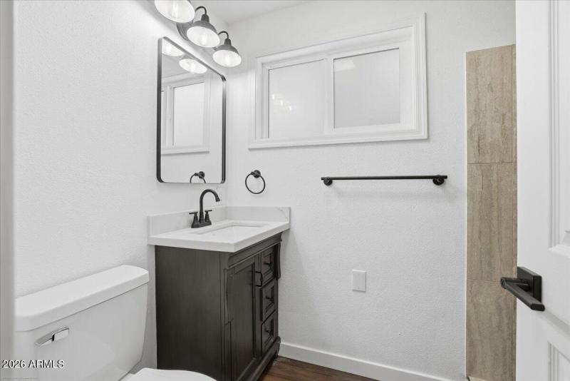 19-3_4 Bath on Studio side