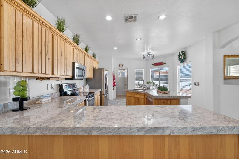 28-web-or-mls-76-W Greasewood St