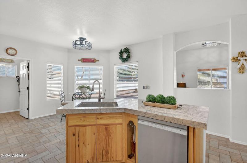 33-web-or-mls-83-W Greasewood St