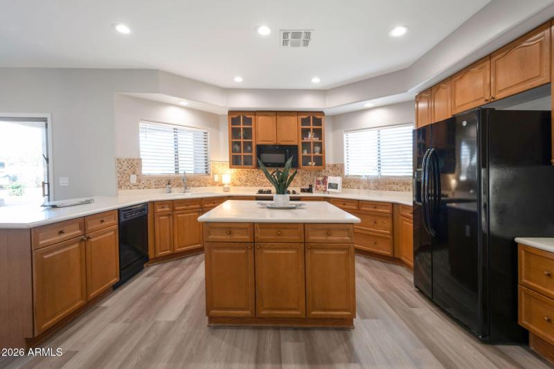 27-web-or-mls-Qp-9529