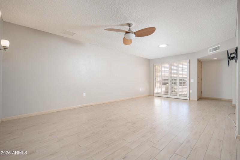 Neutral colors througout!