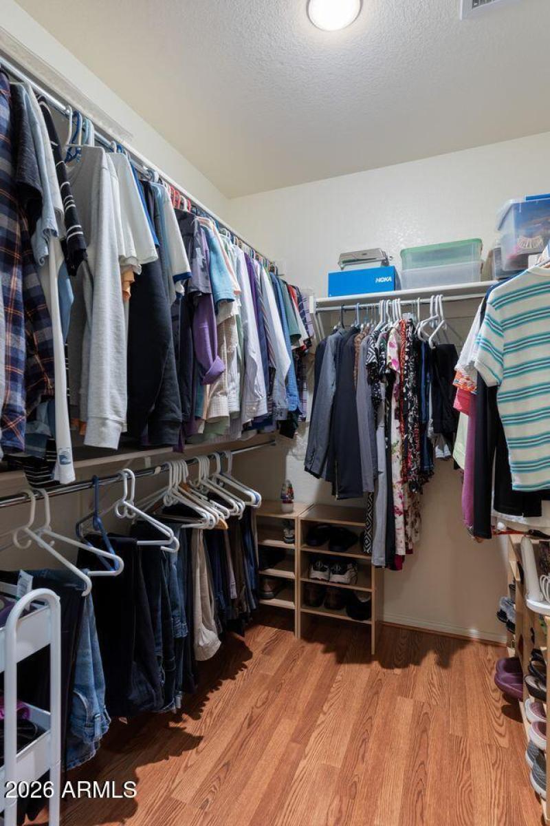 15803 W Windsor Prim Closet