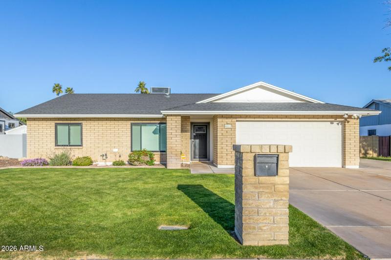 Front Elevation – Clean curb appeal