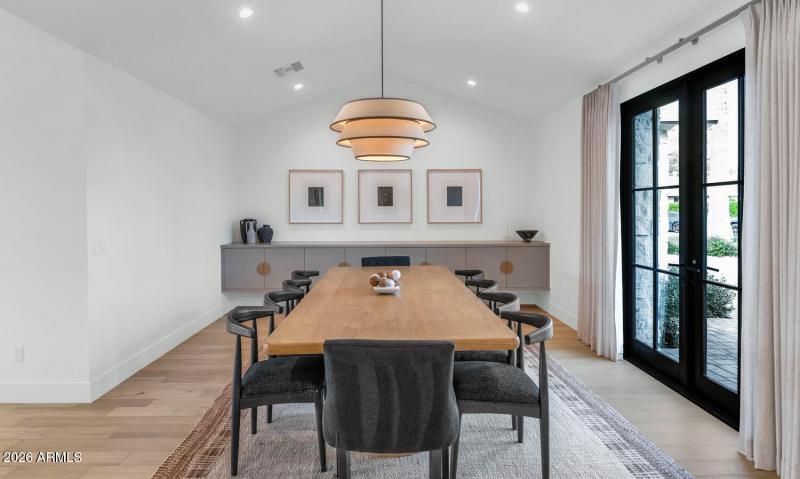 6039 E Calle Camelia-large-010-025-6039