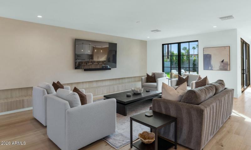 6039 E Calle Camelia-large-011-007-6039