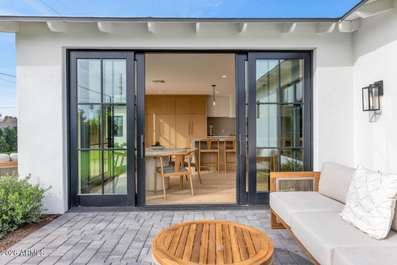 6039 E Calle Camelia-large-041-016-6039