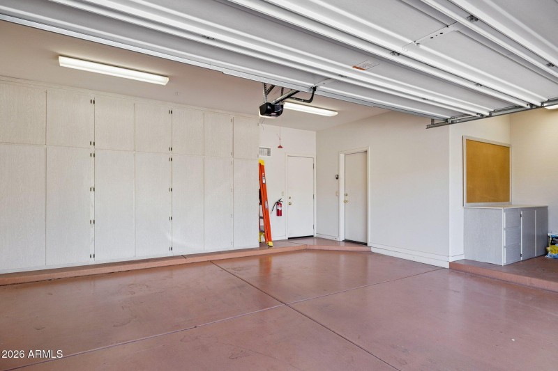 34-web-or-mls-34748-n-93rd-pl