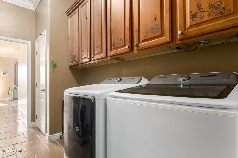 lots of storage in laundrey