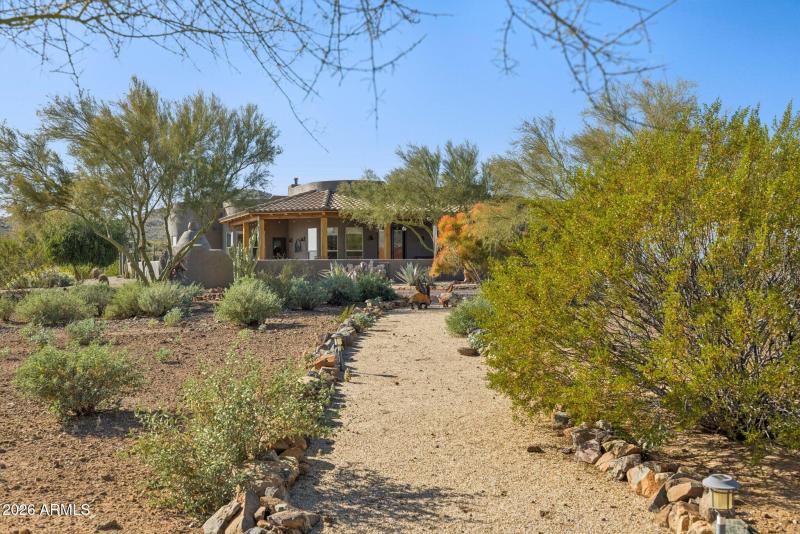 5-web-or-mls-39819-n-26th-st