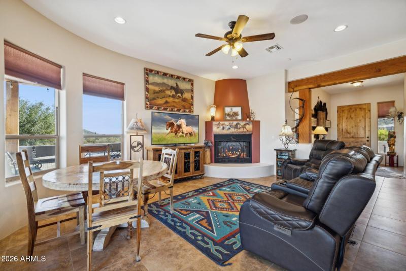 6-web-or-mls-39819-n-26th-st