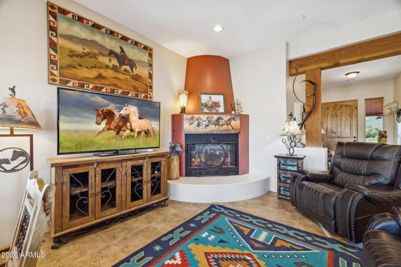 8-web-or-mls-39819-n-26th-st