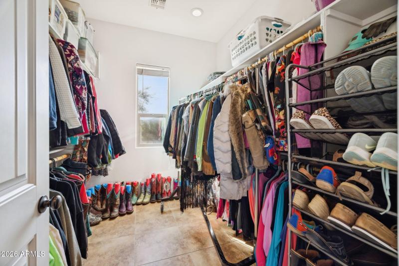 28-web-or-mls-39819-n-26th-st