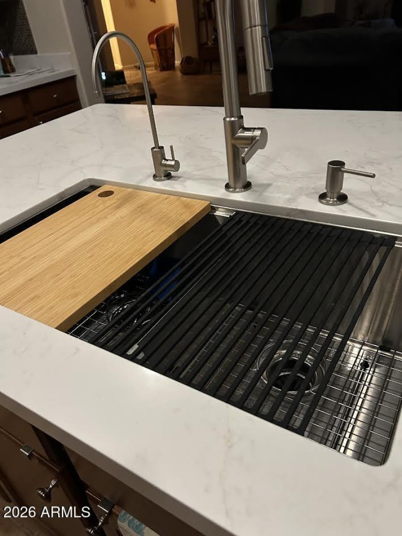 New Sink w/cutting board & strainer
