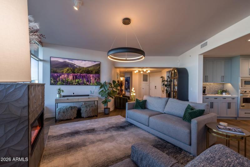 110-web-or-mls-140 E Rio Salado Pkwy 804