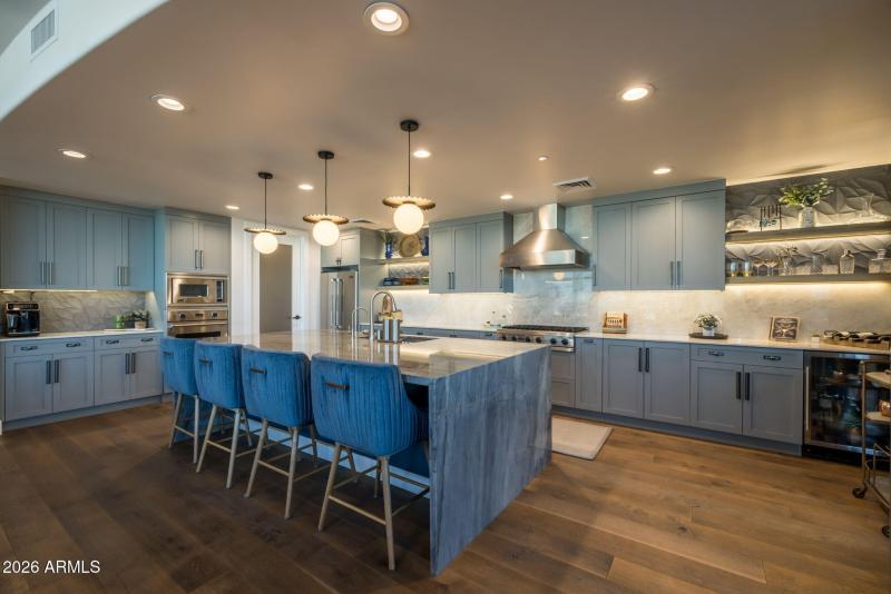 111-web-or-mls-140 E Rio Salado Pkwy 804