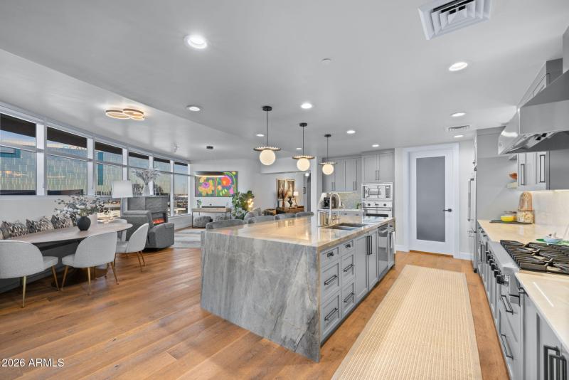 41-web-or-mls-140 E Rio Salado Pkwy 804,