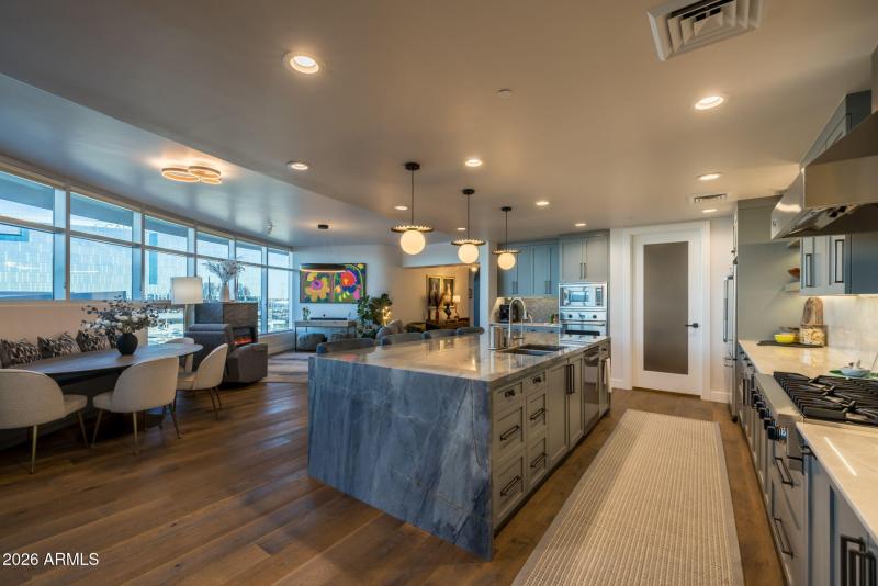 117-web-or-mls-140 E Rio Salado Pkwy 804