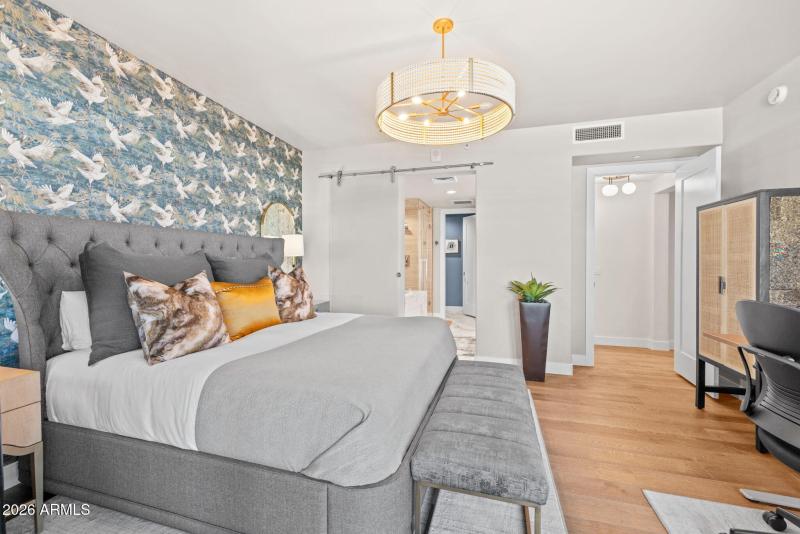 56-web-or-mls-140 E Rio Salado Pkwy 804,