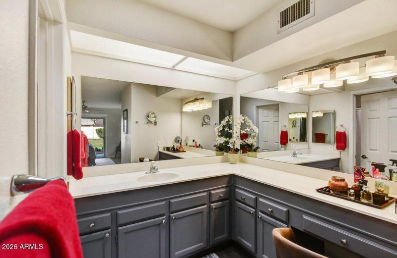 Primary Bathroom (6)