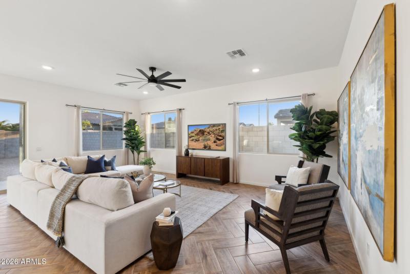 6-web-or-mls-19231-w-missouri-ave