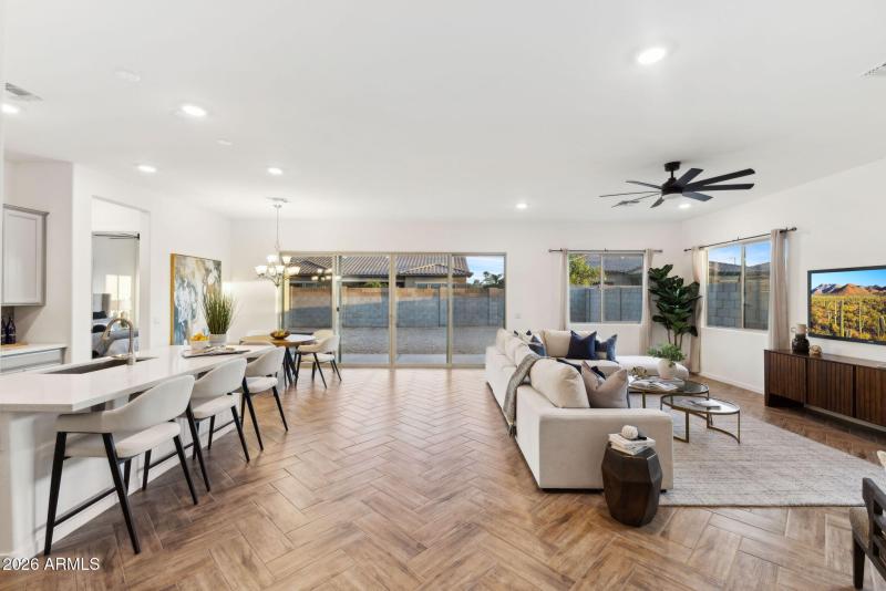 4-web-or-mls-19231-w-missouri-ave