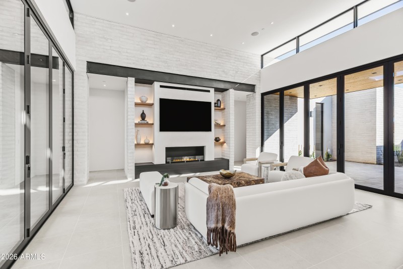 FIREPLACE VIEW & DUAL BI-FOLDING DOORS