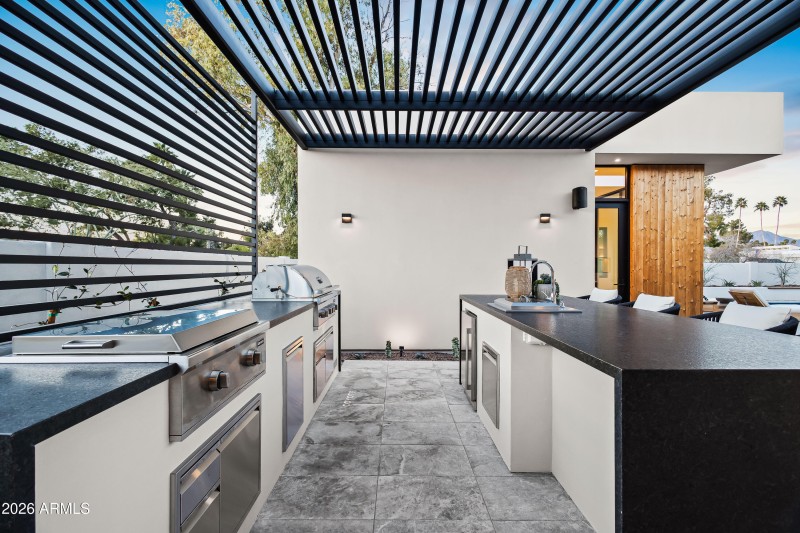 CUSTOM OUTDOOR KITCHEN DETAIL