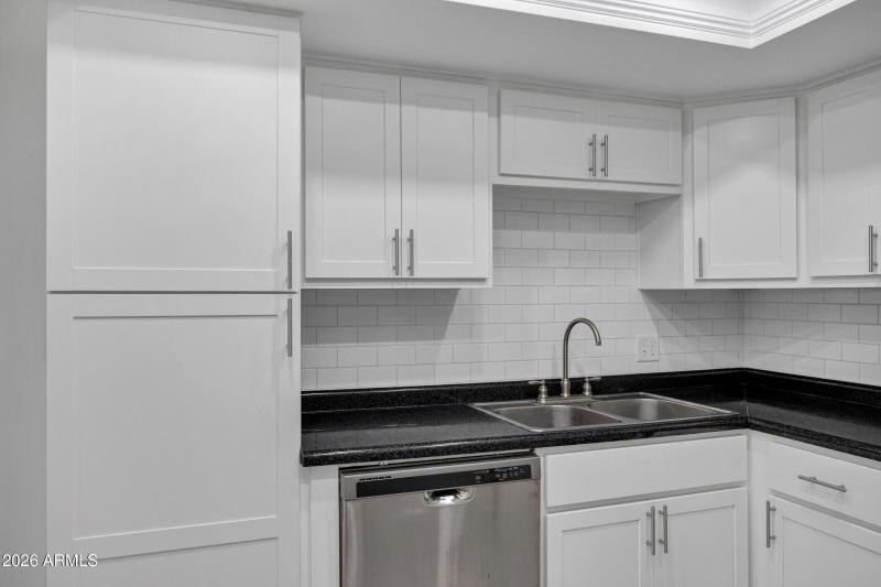 7930 E Camelback Rd unit 106-13