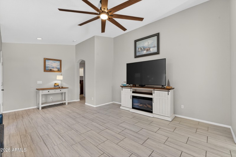 Familyroom updated in neutral colors