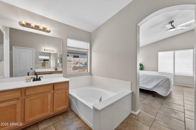 Master Bath soaking tub