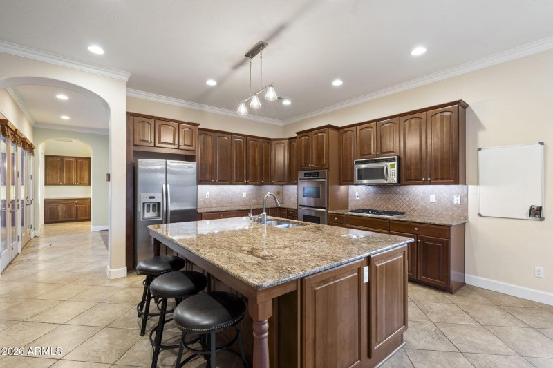 Kitchen w Granite Island