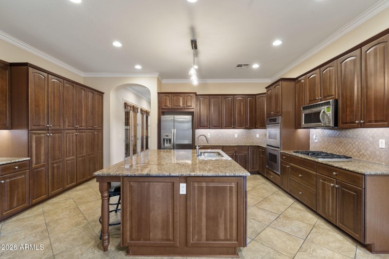 Kitchen w Wood Cabinetry