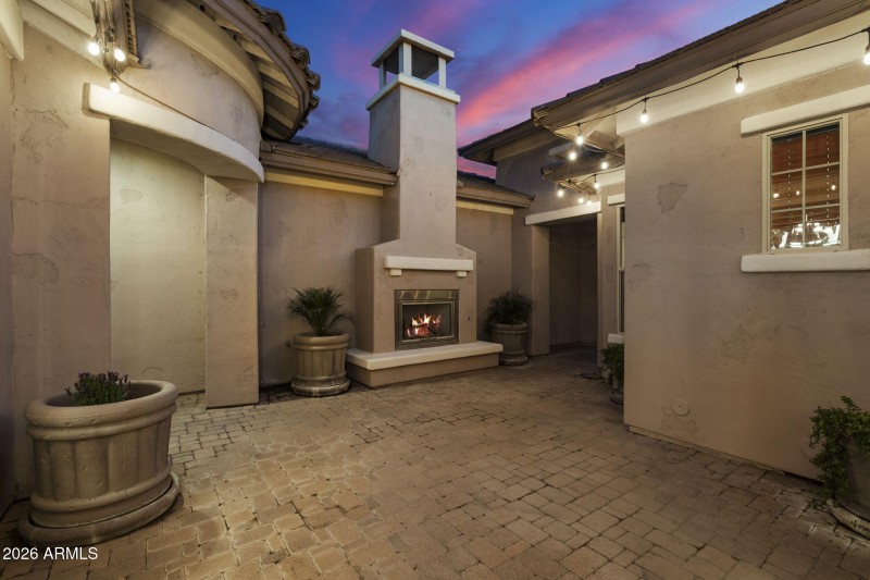 Courtyard w Fireplace