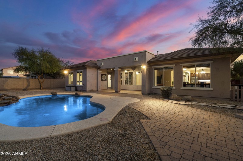 Resort-Style Bkyd w Pebble Pool
