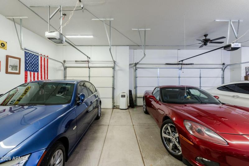 040_Huge 4 Car Garage