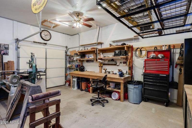 042_Huge 4 Car Garage