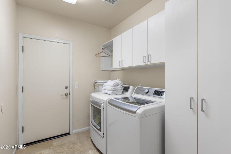 Laundry w/built-in storage
