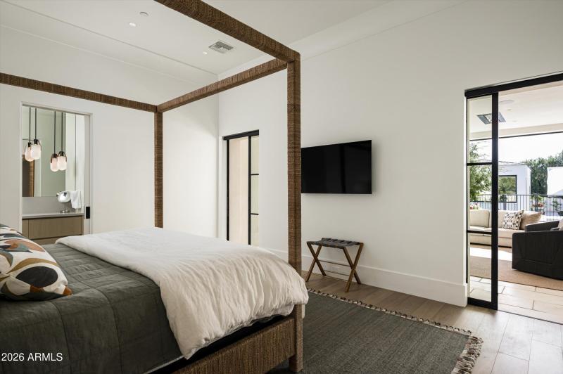 Bedroom 3/Secondary Primary Suite