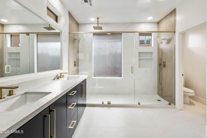 Oversized Primary Shower