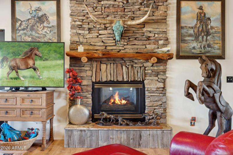 10-web-or-mls-39913-n-26th-st