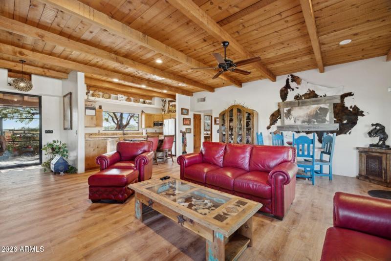 12-web-or-mls-39913-n-26th-st