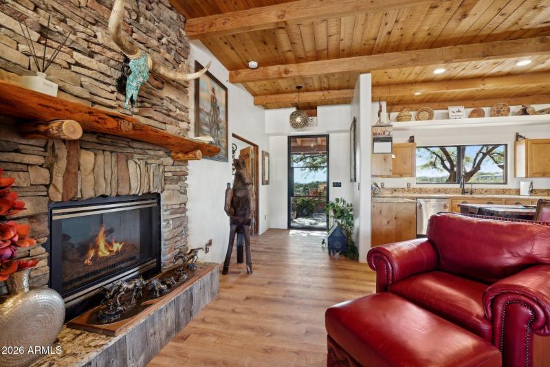 13-web-or-mls-39913-n-26th-st