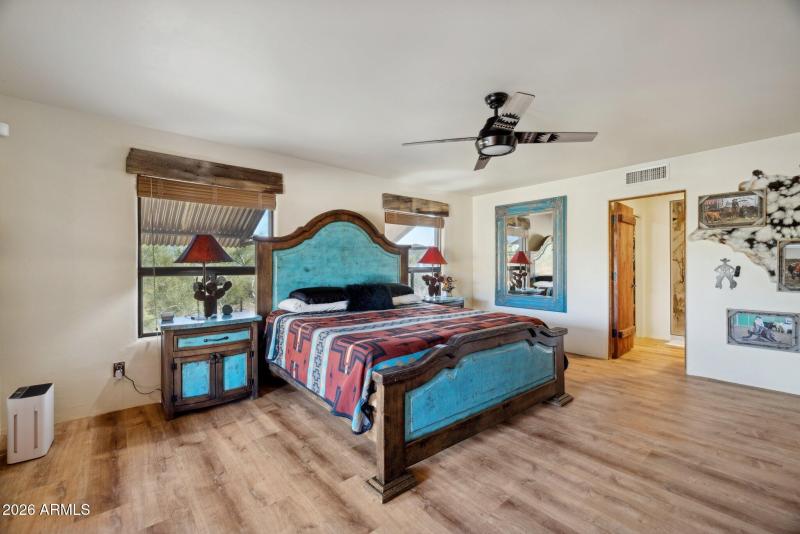 21-web-or-mls-39913-n-26th-st